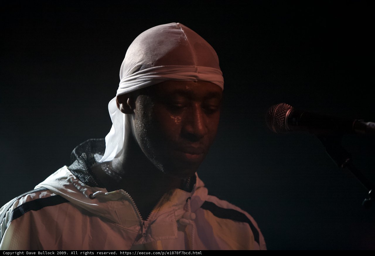 Mic Check: The Solo Performance of a Cap-Clad Musician at Coachella 2009