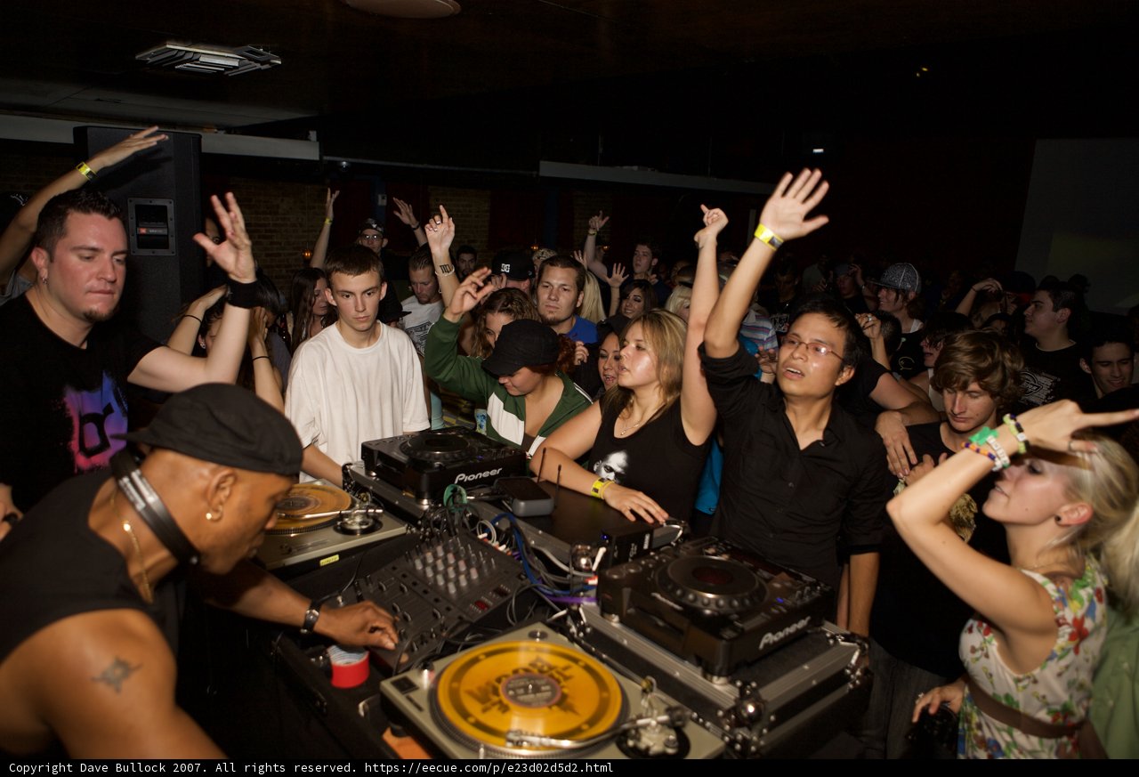DJ Valery Leontiev rocks the party