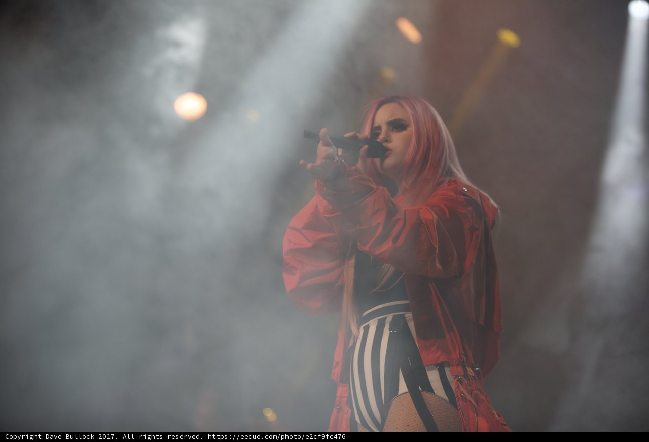 Red-Haired Songstress Takes Center Stage at Coachella