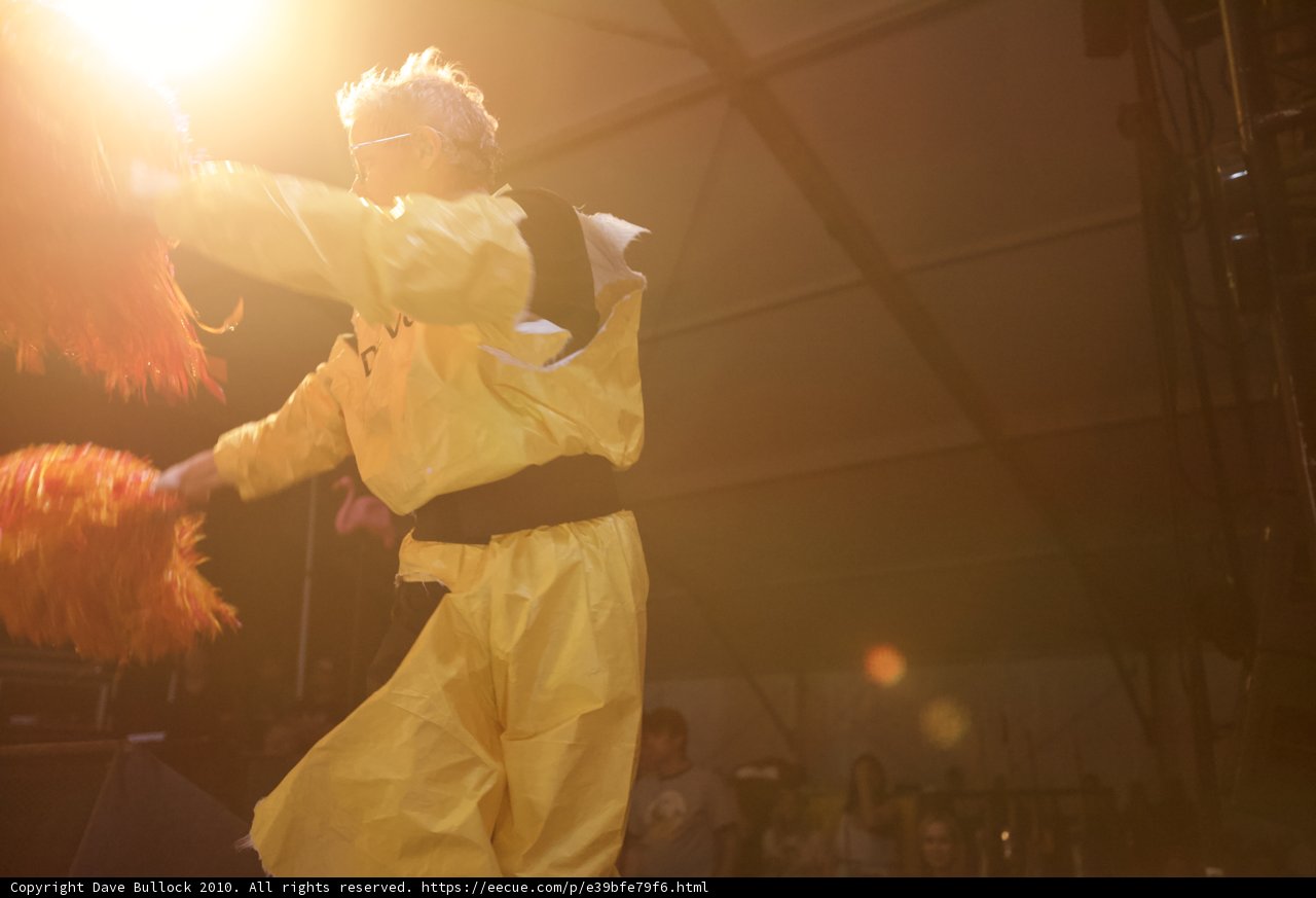 Dancing in Yellow: A Vibrant Coachella Performance