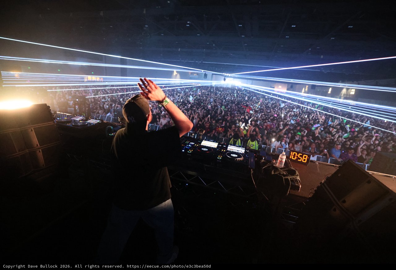 DJ Ignites Massive Crowd at Wobbleland 2026
