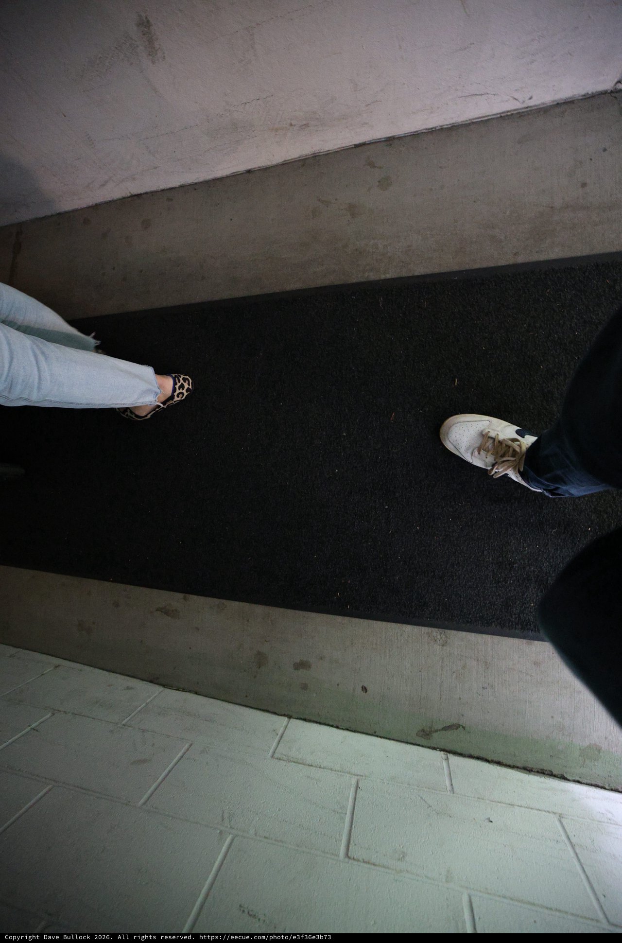 Between Steps: A Minimalist Urban Perspective