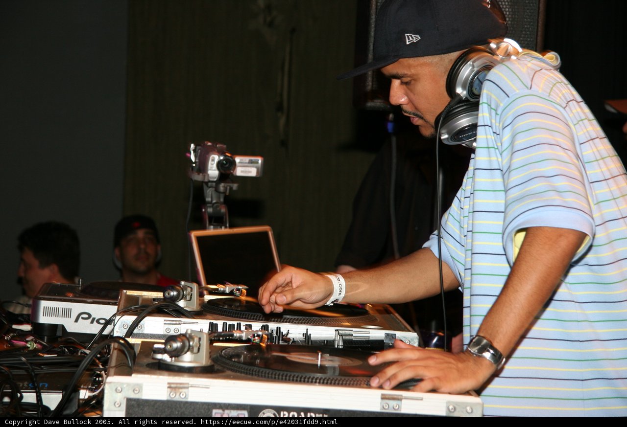 DJ Eric S and Craze Working the Turntables