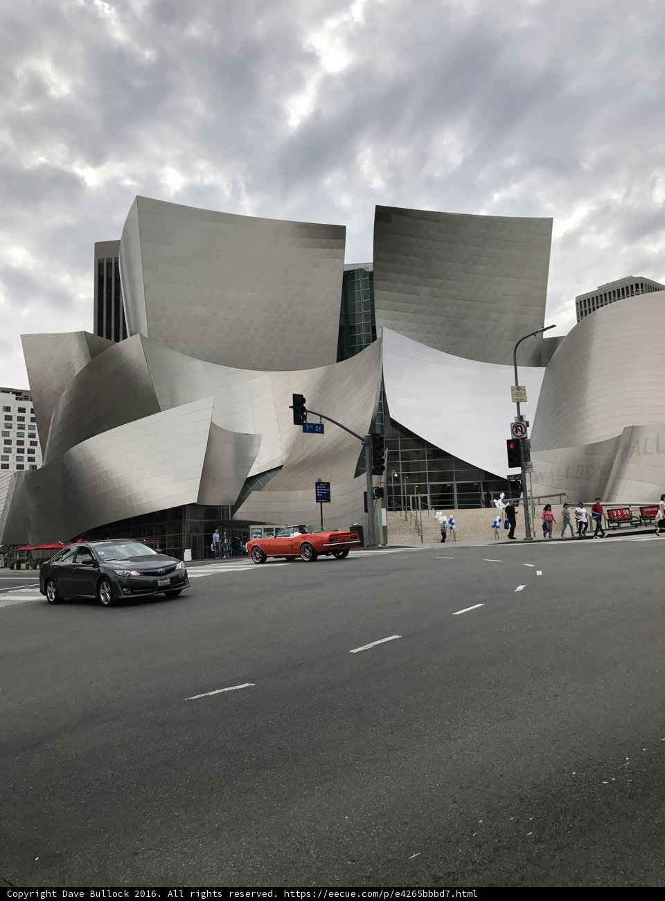 The Walt Disney Concert Hall Welcomes Visitors
