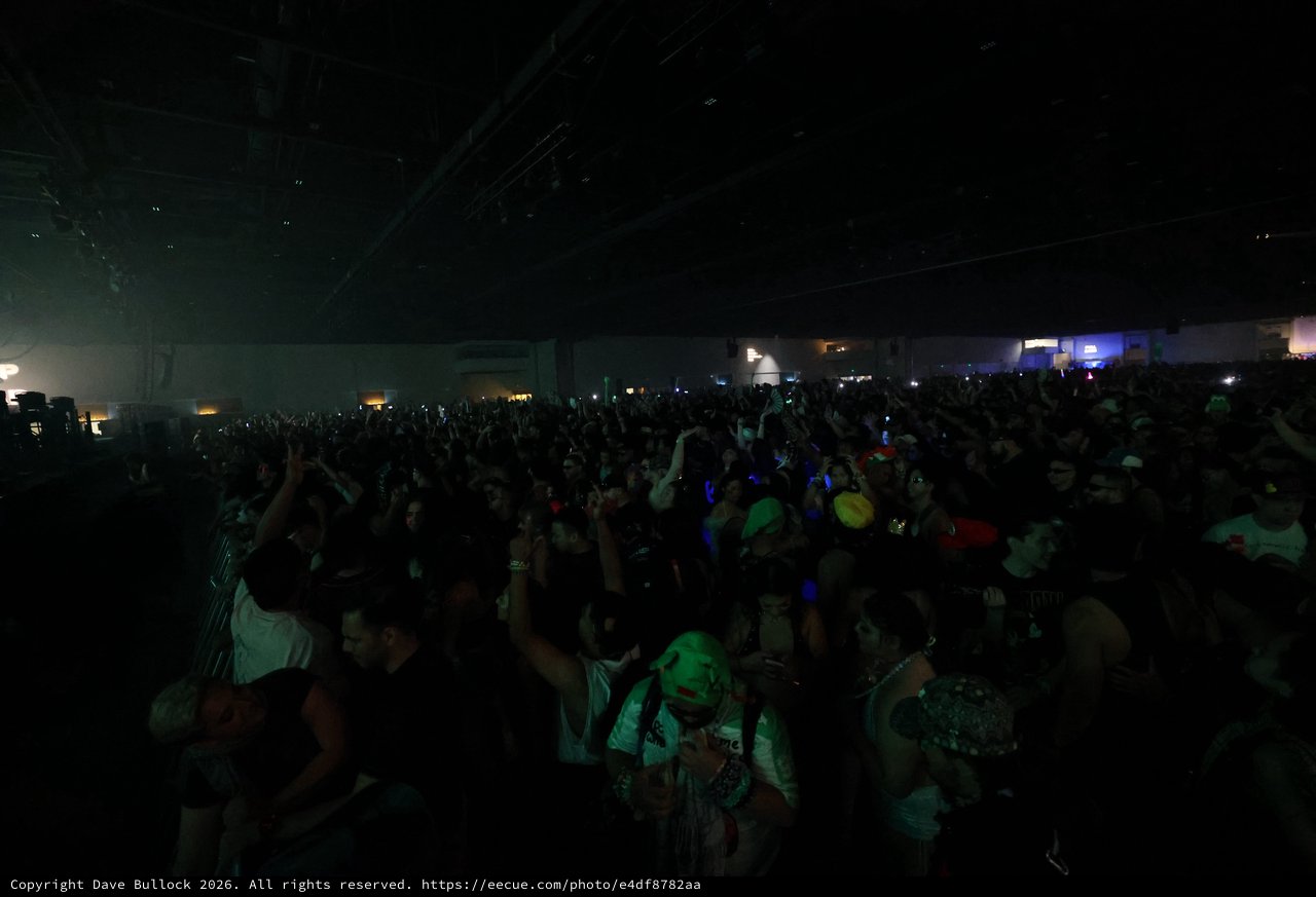 Massive Indoor Crowd Surges at Wobbleland 2026