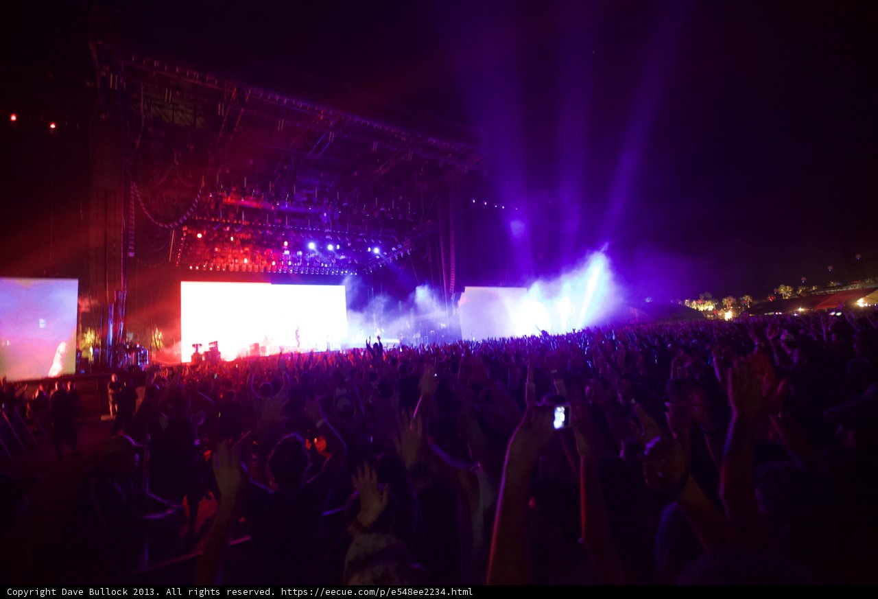 Concertgoers Reach for the Stars