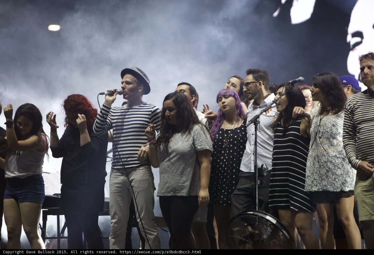 Belle and Sebastian Stuart Murdoch Fans On Stage Finale Red Hair Purple Hair Haze