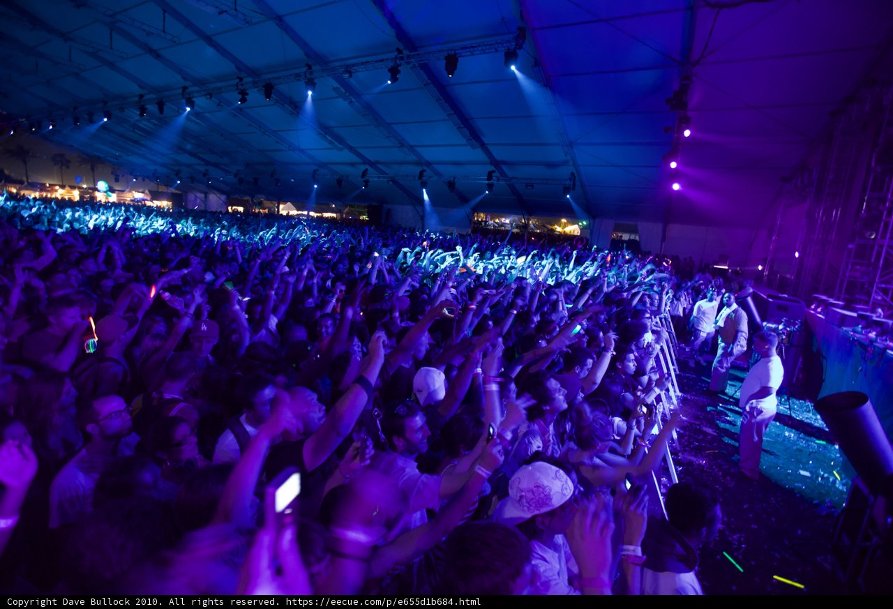 Blue Lights and Boisterous Crowds: Coachella 2010 Saturday
