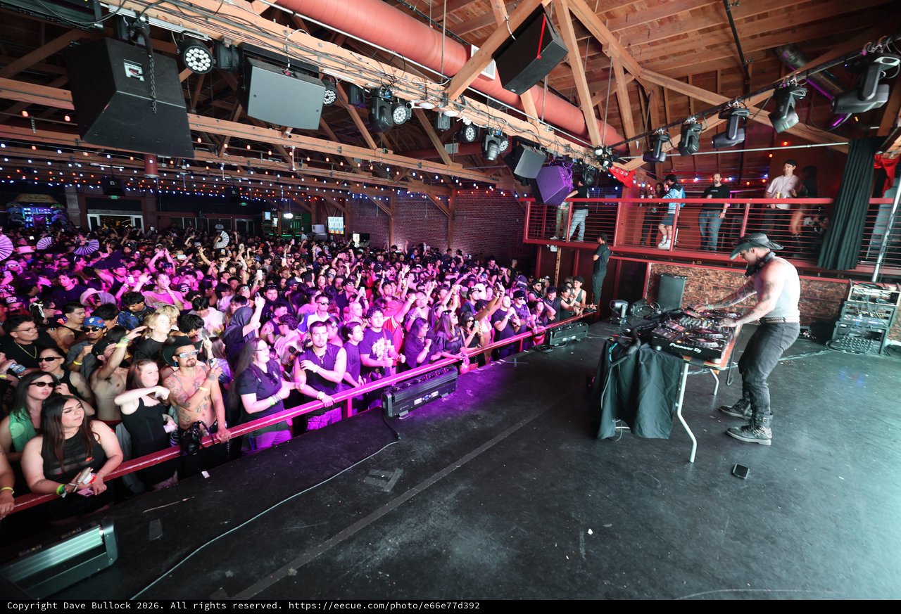 DJ Ignites Packed Crowd at Wobbleland Festival 2026
