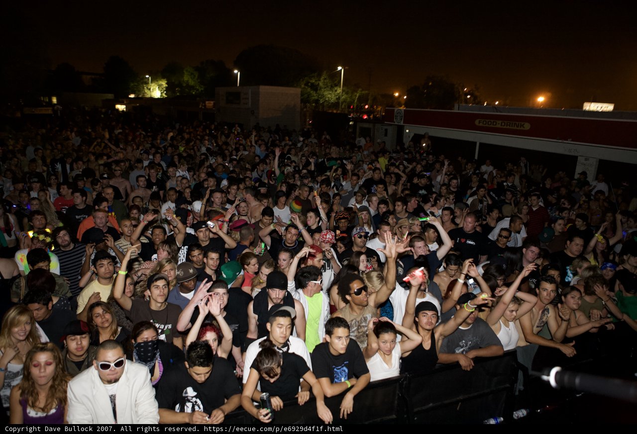 EDC 2007: Enthusiastic Crowd under the Night Sky