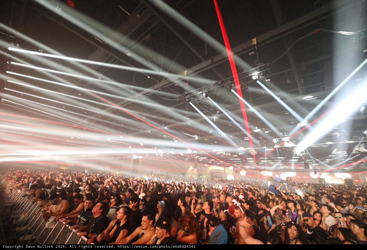 Massive Light Show Engulfs Wobbleland 2026 Crowd