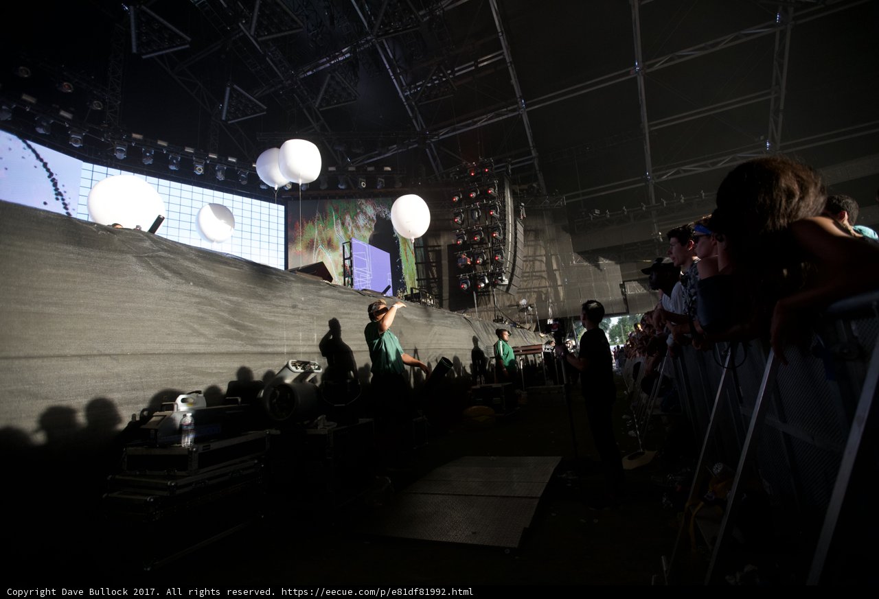 Electric Nightlife: A Thrilling Concert Experience
