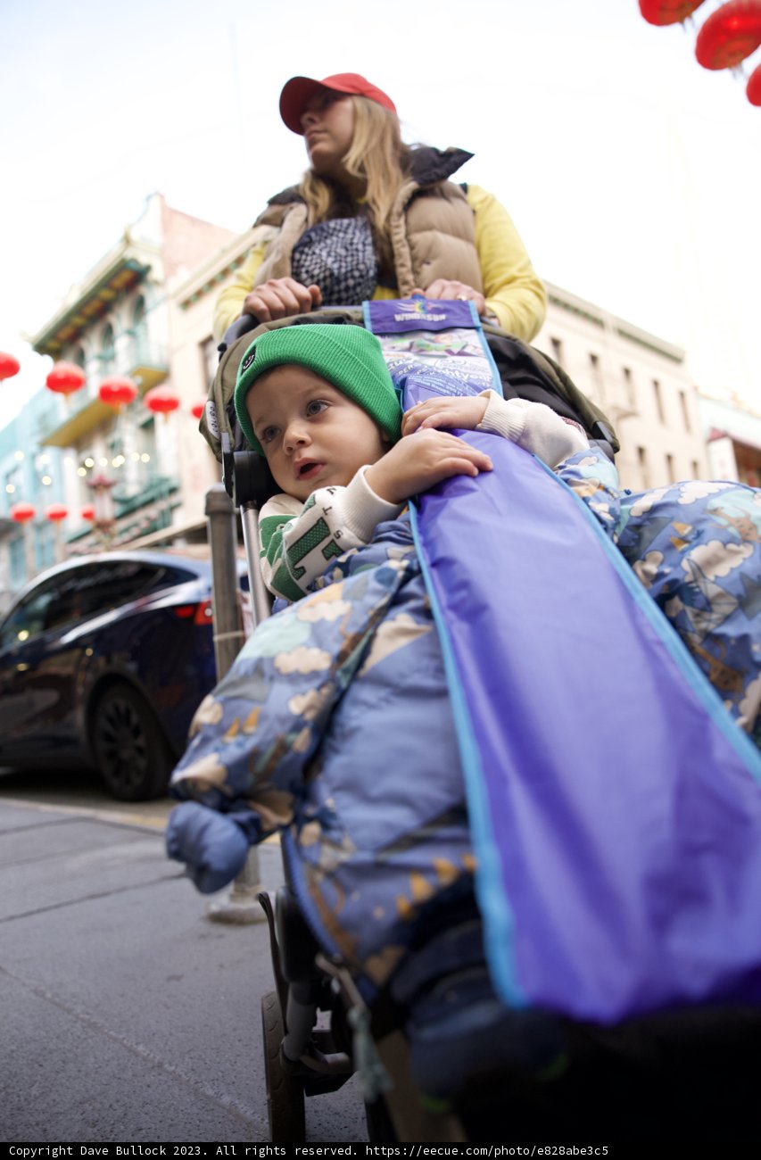 Cozy City Stroll in Chinatown