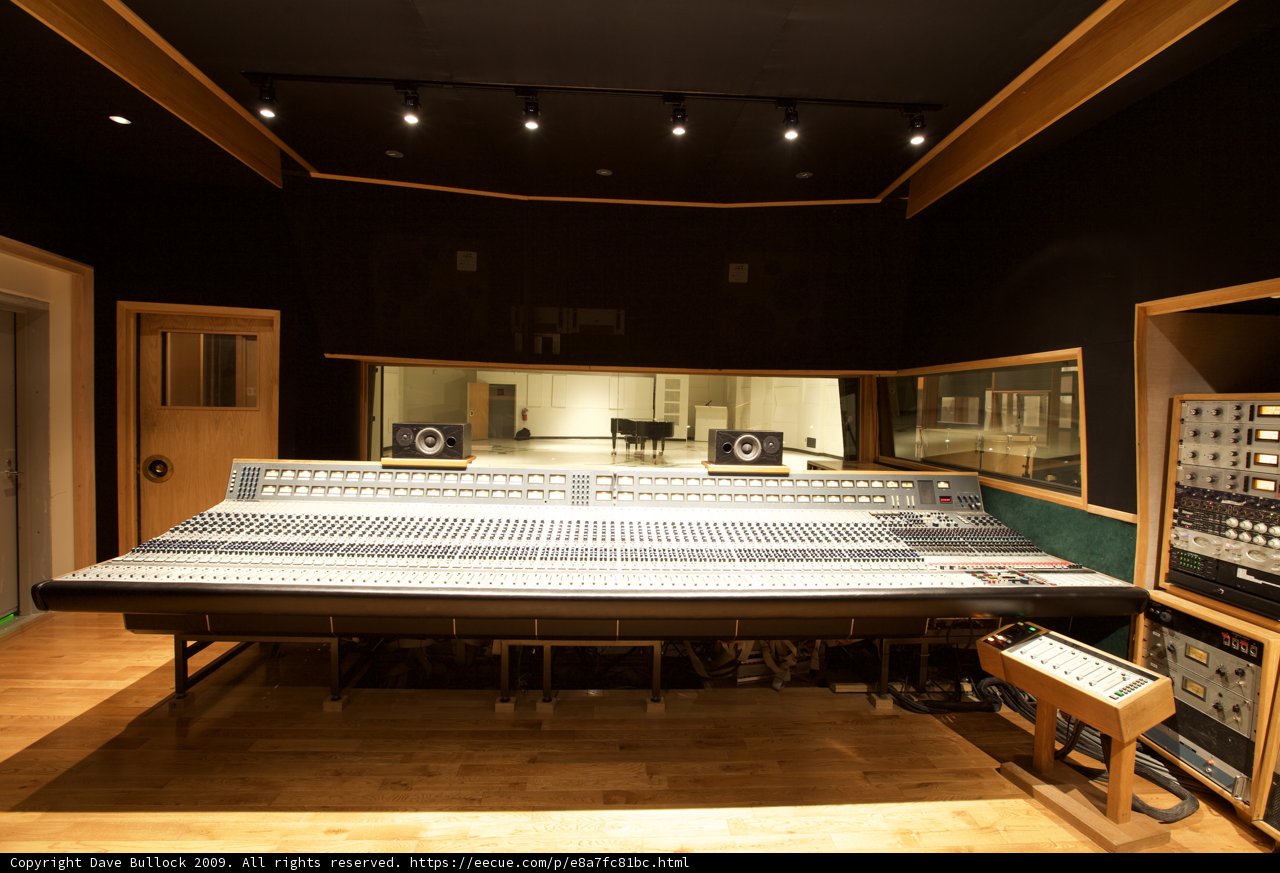 Inside 2009/eastwest Studio