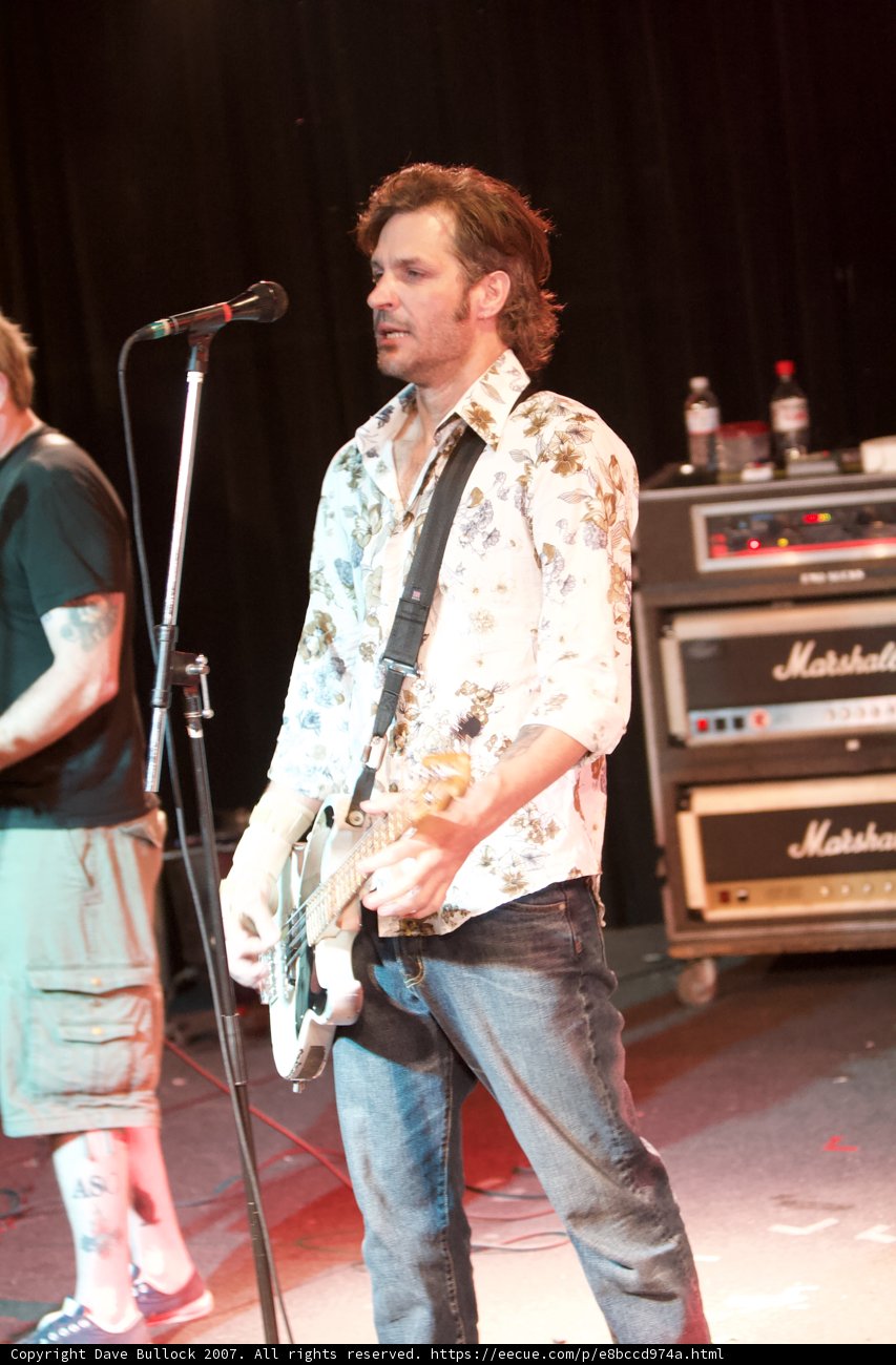 Electric Guitar Solo: Rocking the Crowd