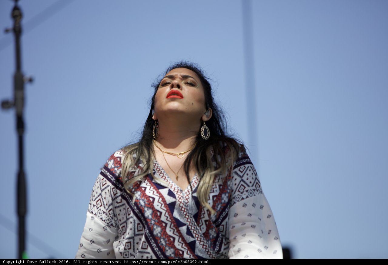 Red-Lipped Songstress Takes the Stage