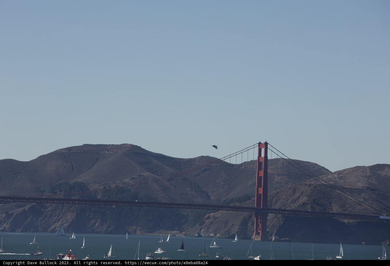 Golden Connection: A Striking View of the Golden Gate Bridge