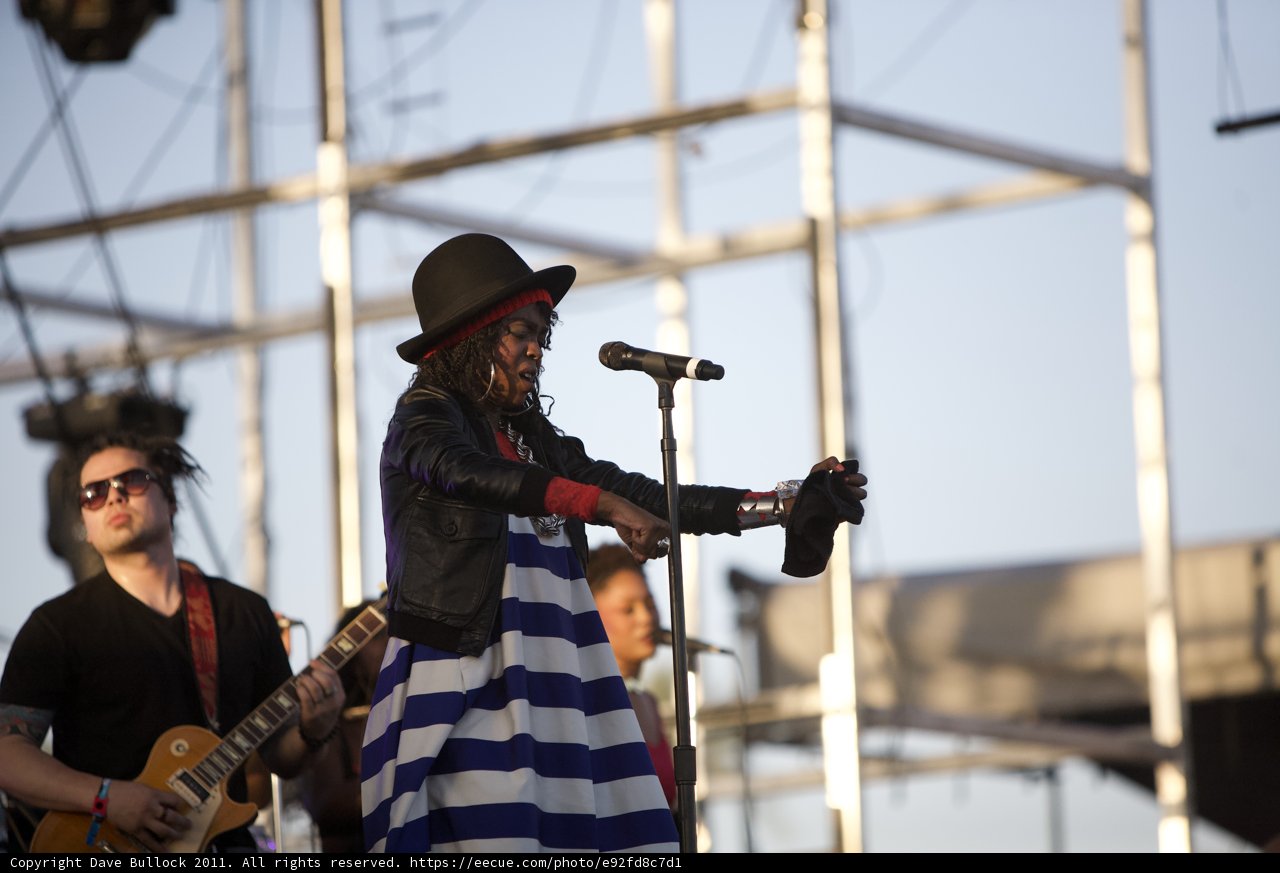 Striped Dress and Fedora: The Musical Style of Lauryn Hill