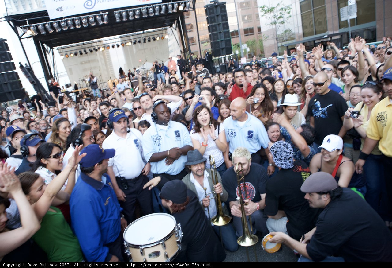 Ozomatli Beats Bring the Crowd to its Feet