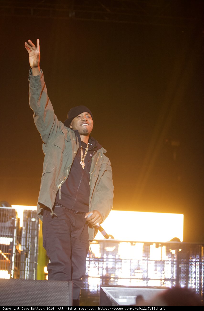 Nas Takes the Stage in Green Jacket