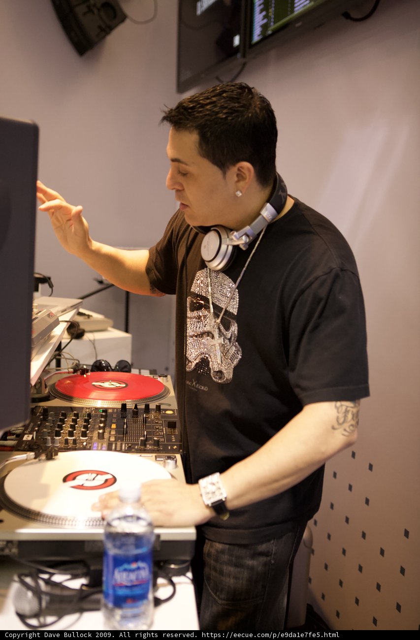 Grooving with DJ Skribble