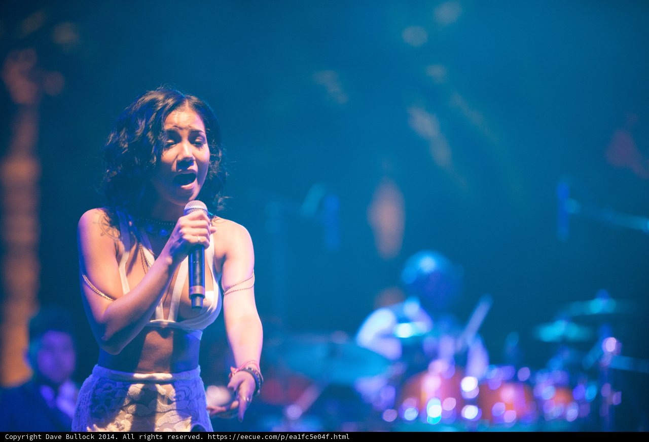 Jhene Aiko Singing