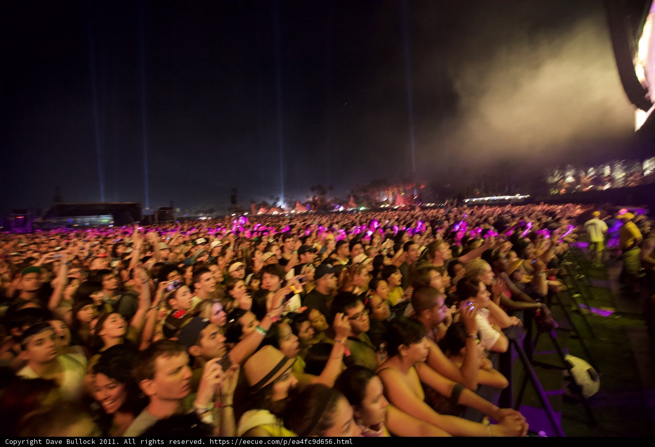 Concertgoers Raise the Roof at Coachella 2011 Friday Night