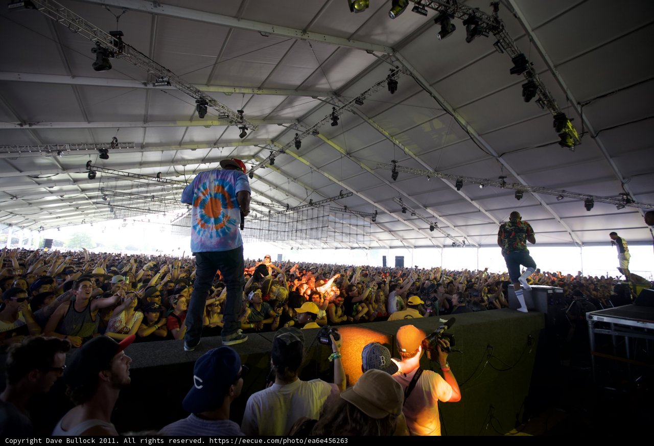 Romulo Barral Rocks Coachella Crowd on Friday
