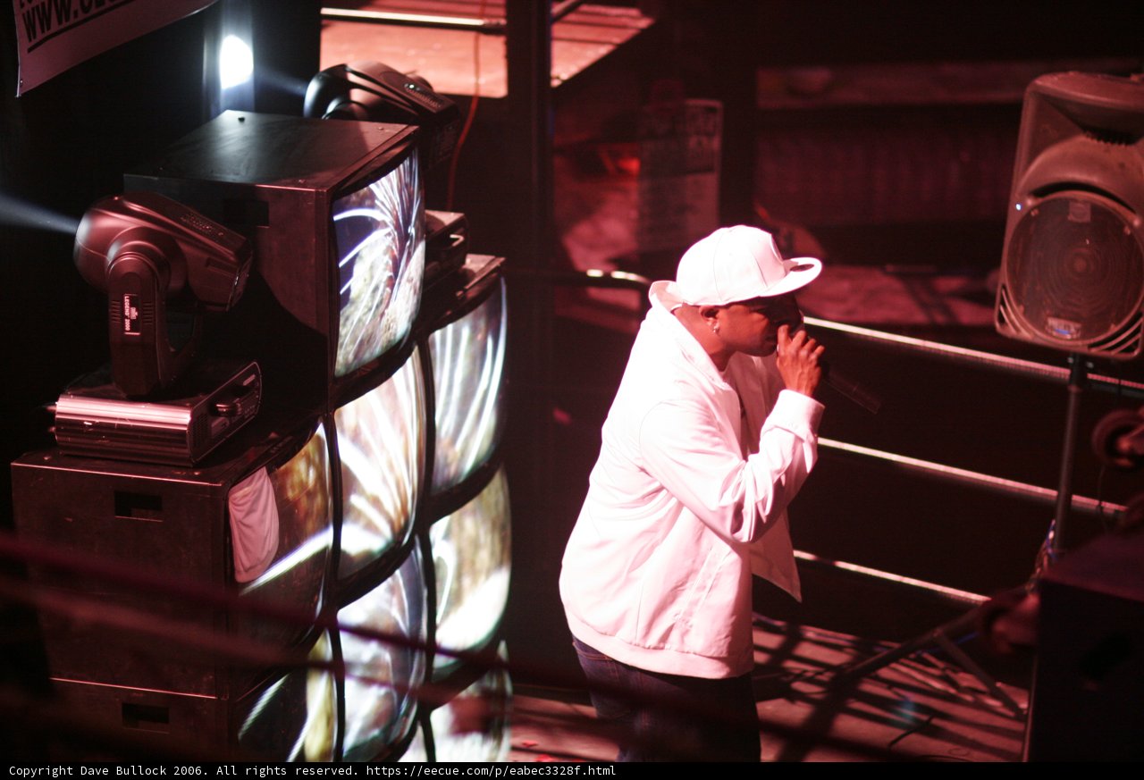 The Speaker in the White Hat