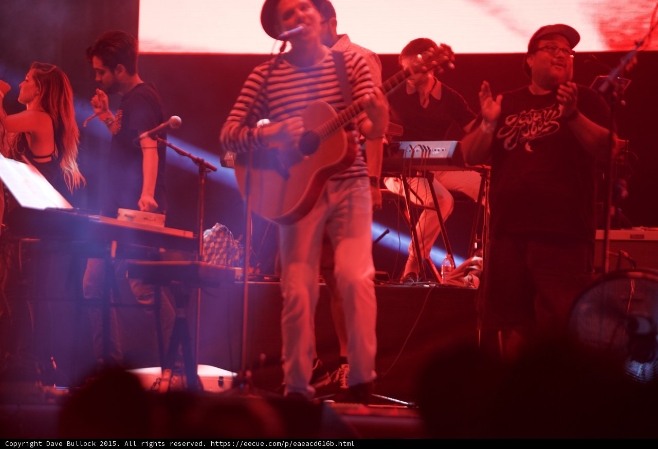 Belle and Sebastian Stuart Murdoch Acoustic Guitar Striped Shirt Fans Clapping Man Cap Stage Red