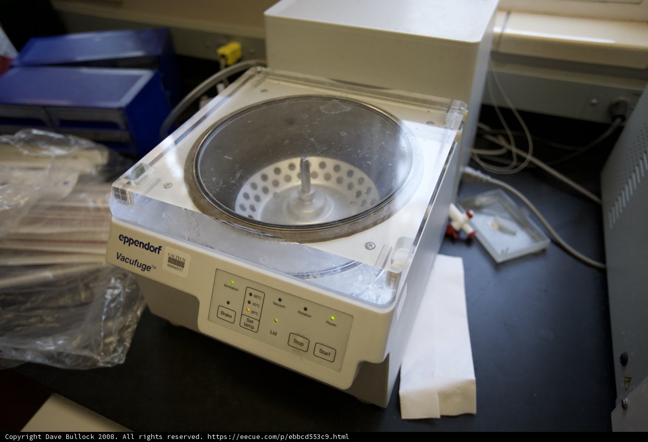Laboratory machine with lid and bowl