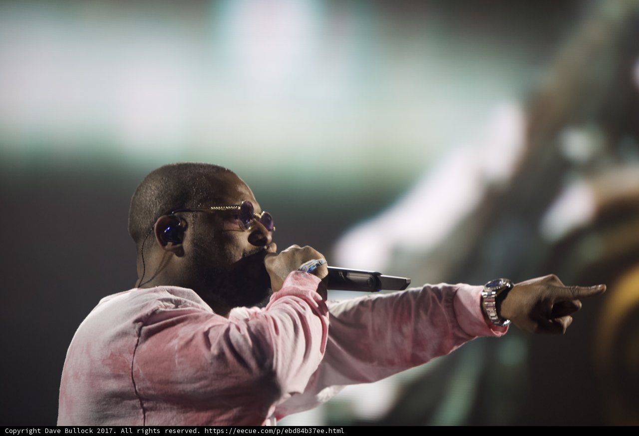 Pink-shirted Performer