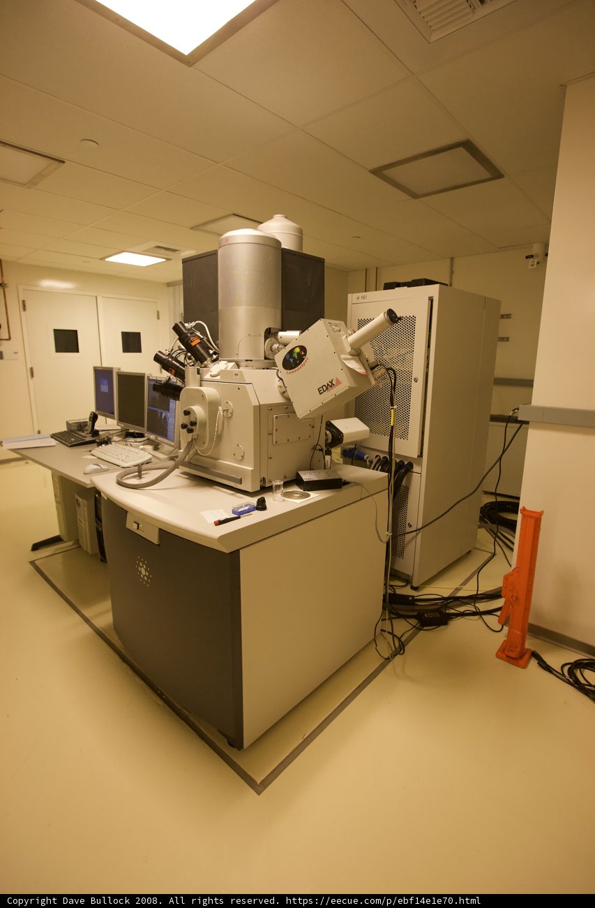 Digital Microscope in a High-Tech Room