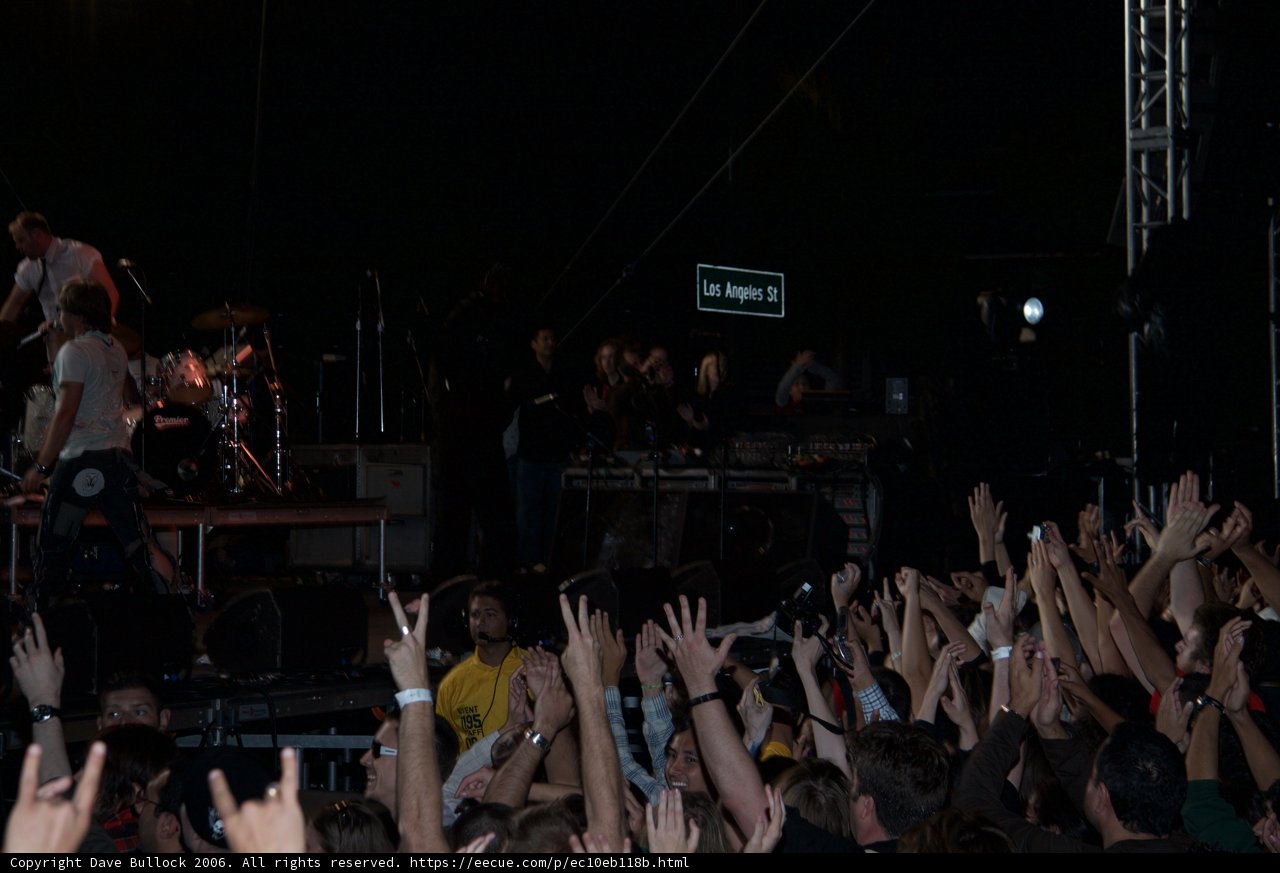 An Qi Rocks the Crowd at 2006 Detour Concert
