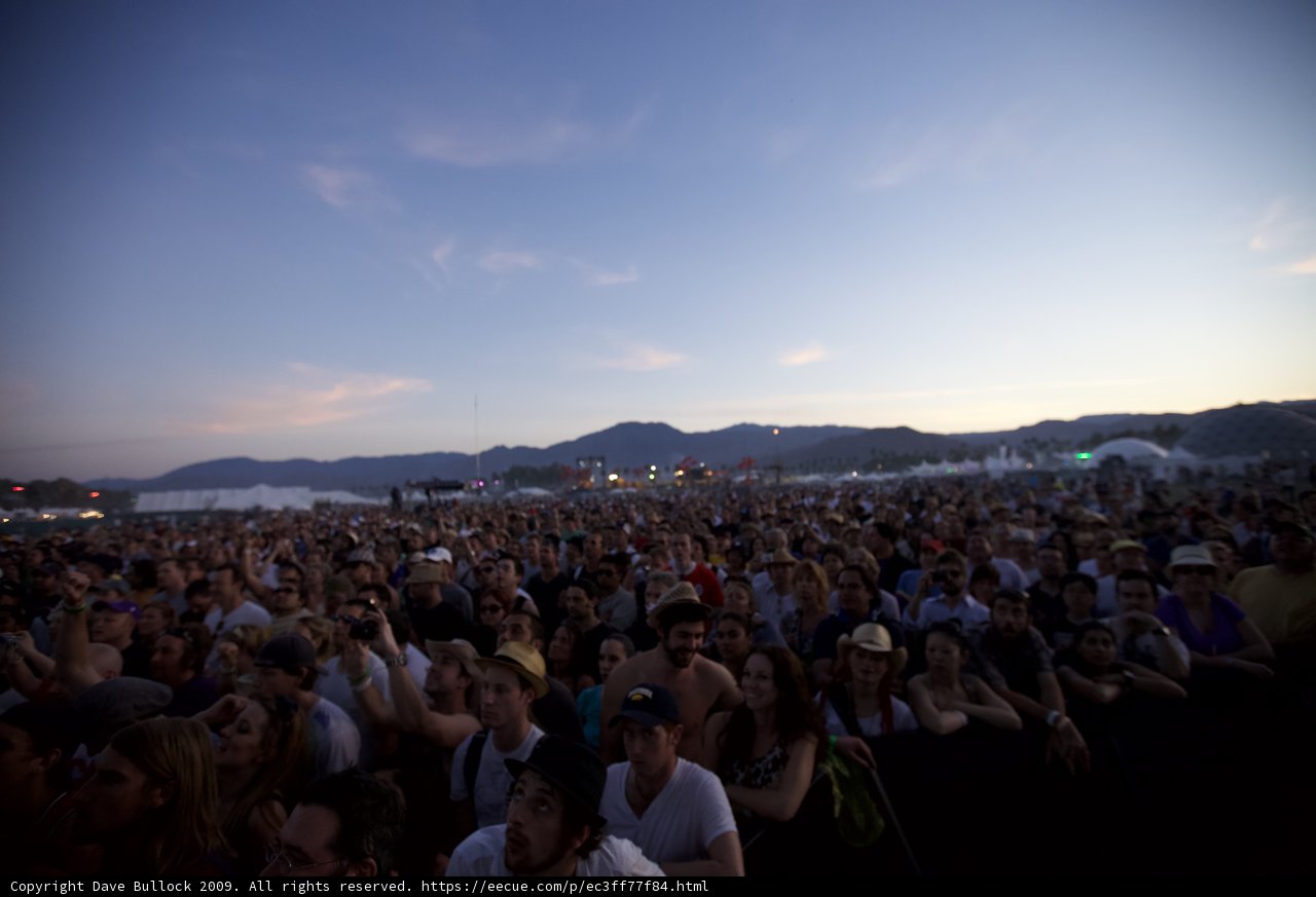Coachella 2009: A Colorful Crowd