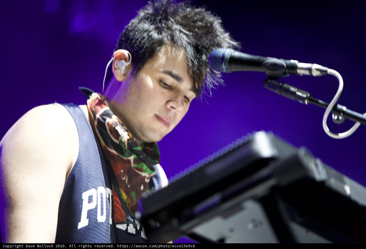 Rostam Batmanglij Rocks the Keyboard at Coachella 2010