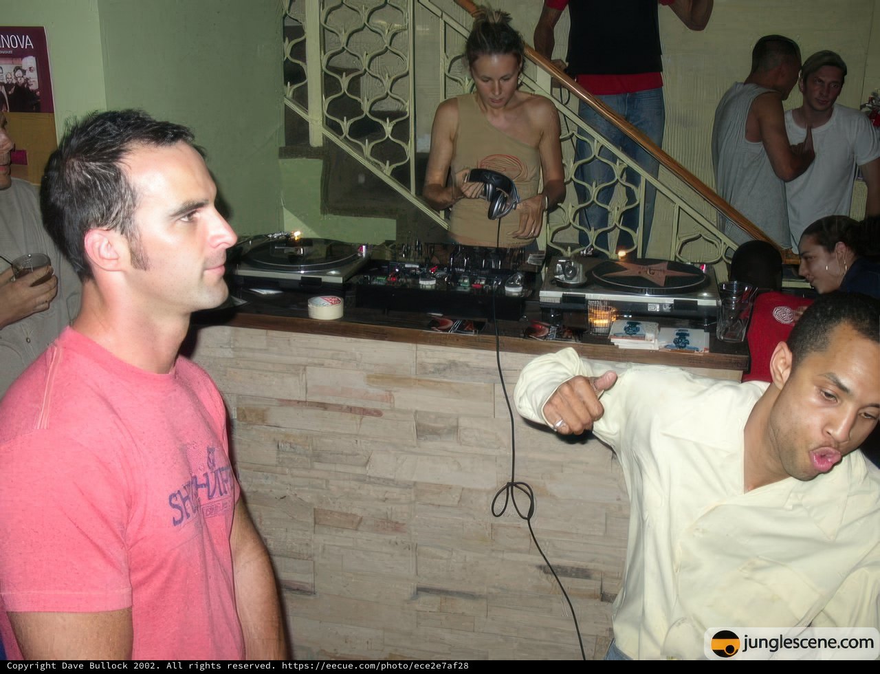 Pink Shirt Meet DJ