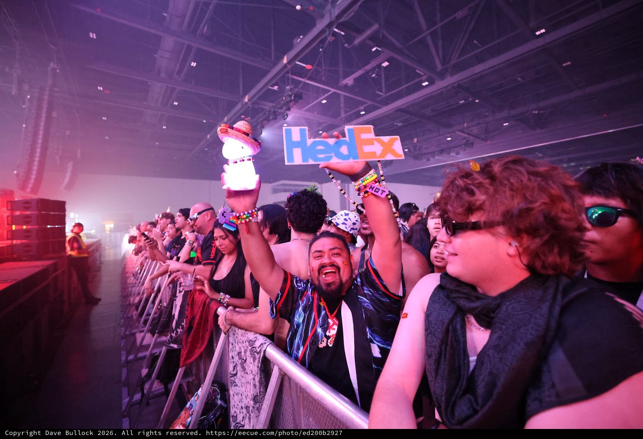 Ecstatic Fan Holds HedEx Sign at Wobbleland 2026