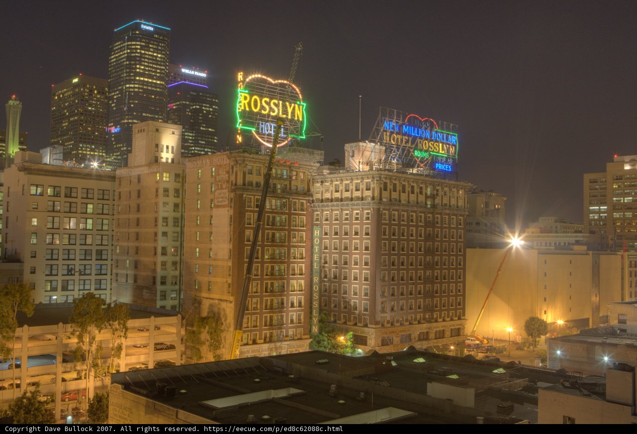 Rosslyn Hotel Signs Lit