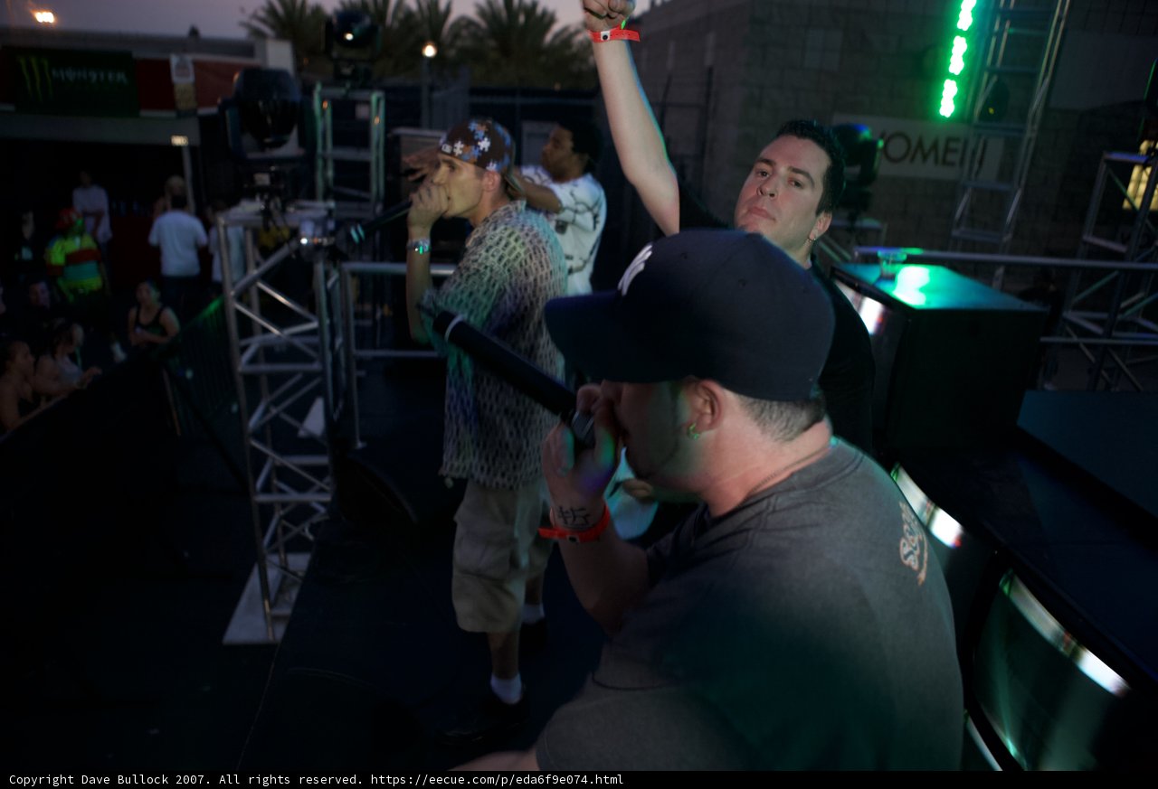 Mykelti Williamson rocks the mic at EDC 2007