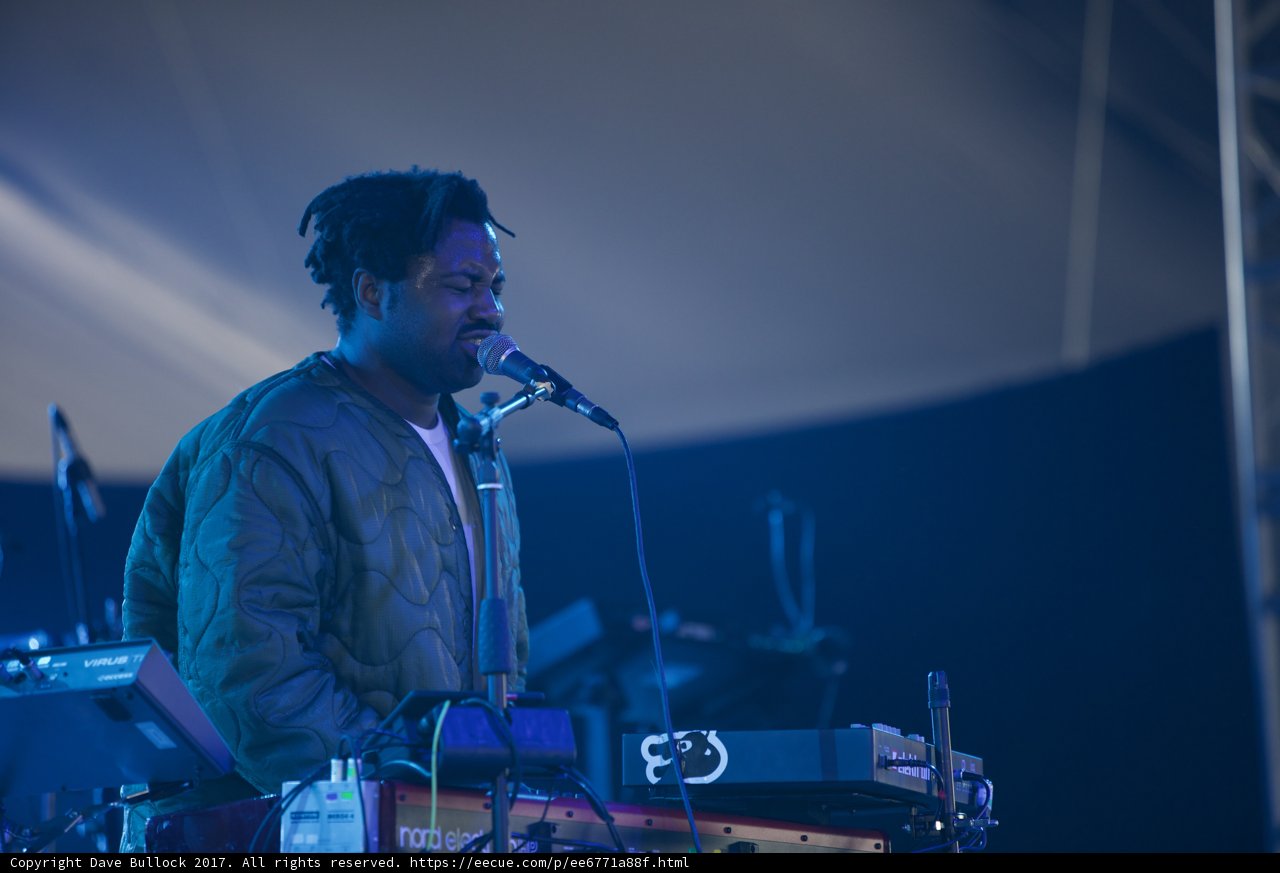 Sampha Rocks the Stage at Coachella 2017!
