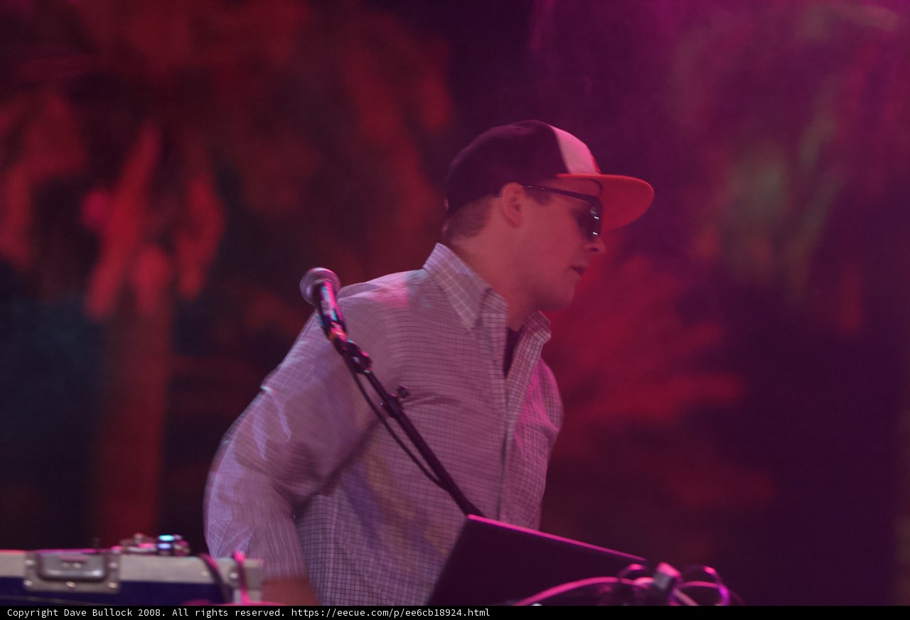 Keyboard Soloist Shines at Coachella Festival