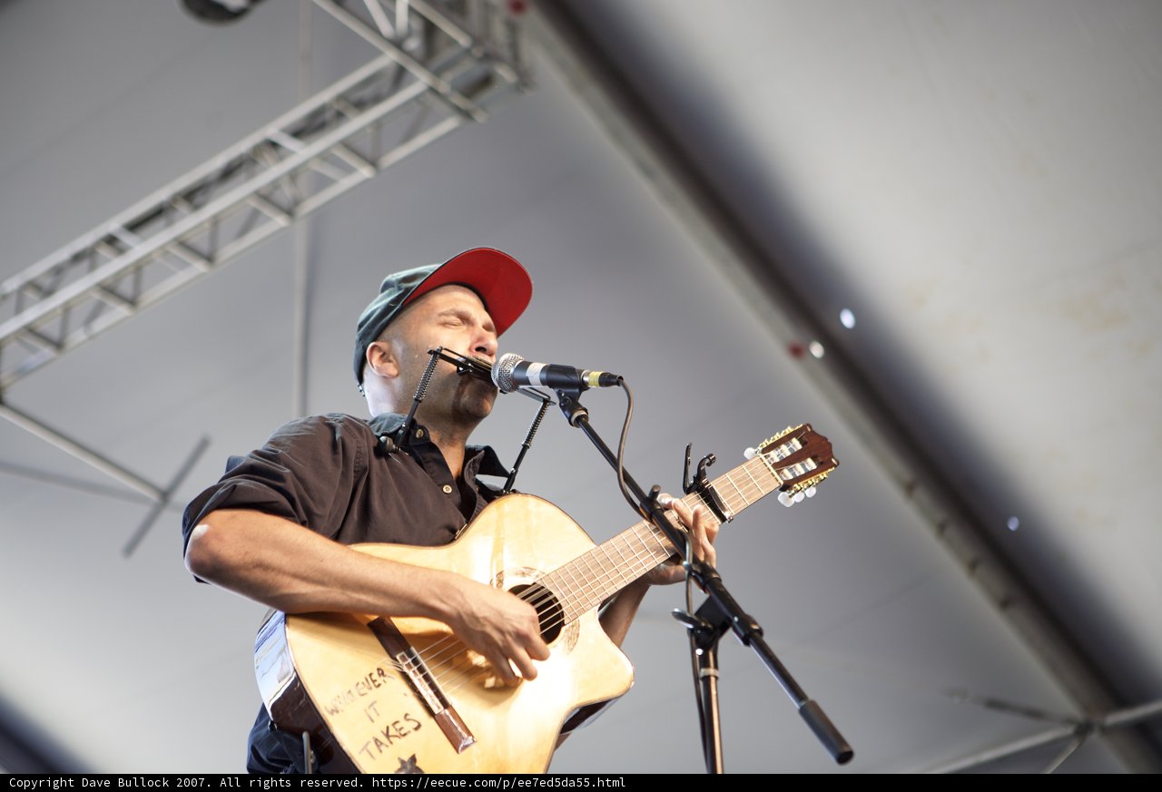 Tom Morello Performs for the Crowds at 2007 Coachella