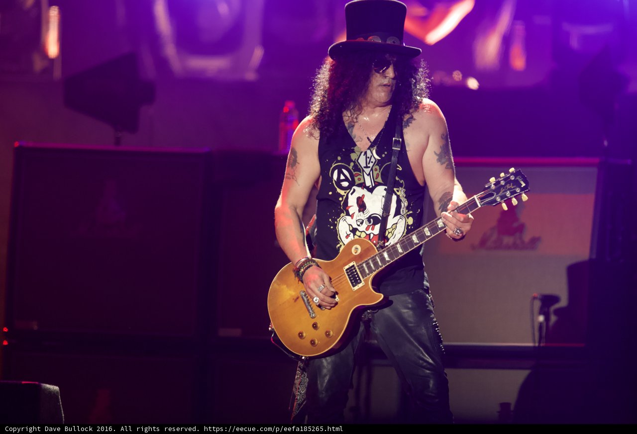 Slash Rocks the Crowd in Atlanta