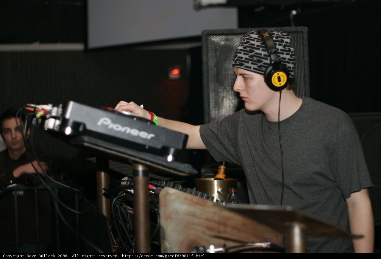 DJ Set in Full Swing