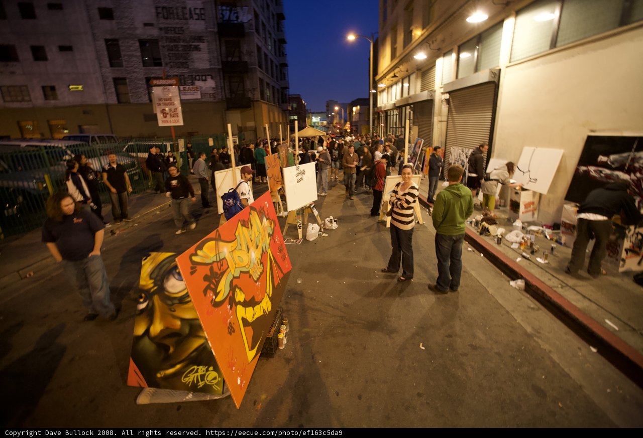 Artwalk May 2008 draws large crowds to the colorful streets