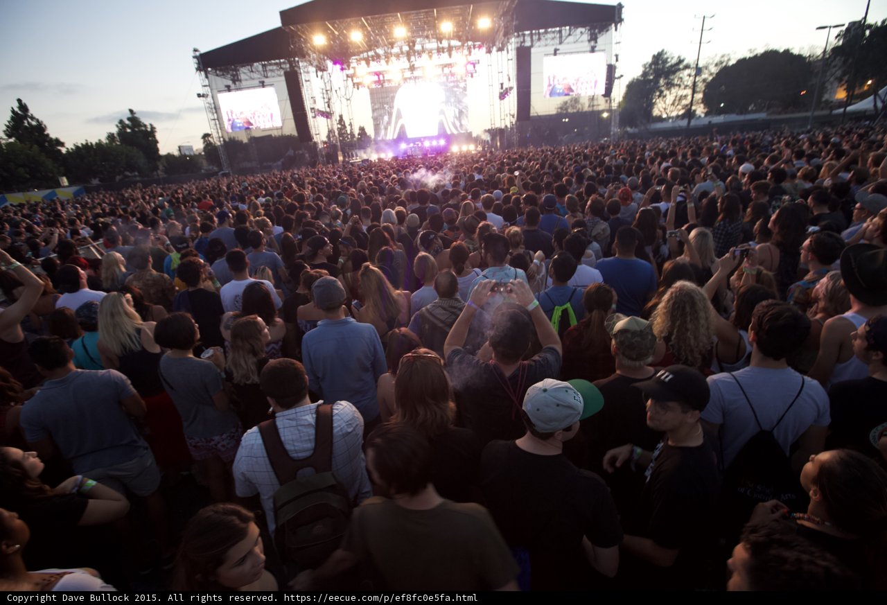 Crowd Main Stage Smoke