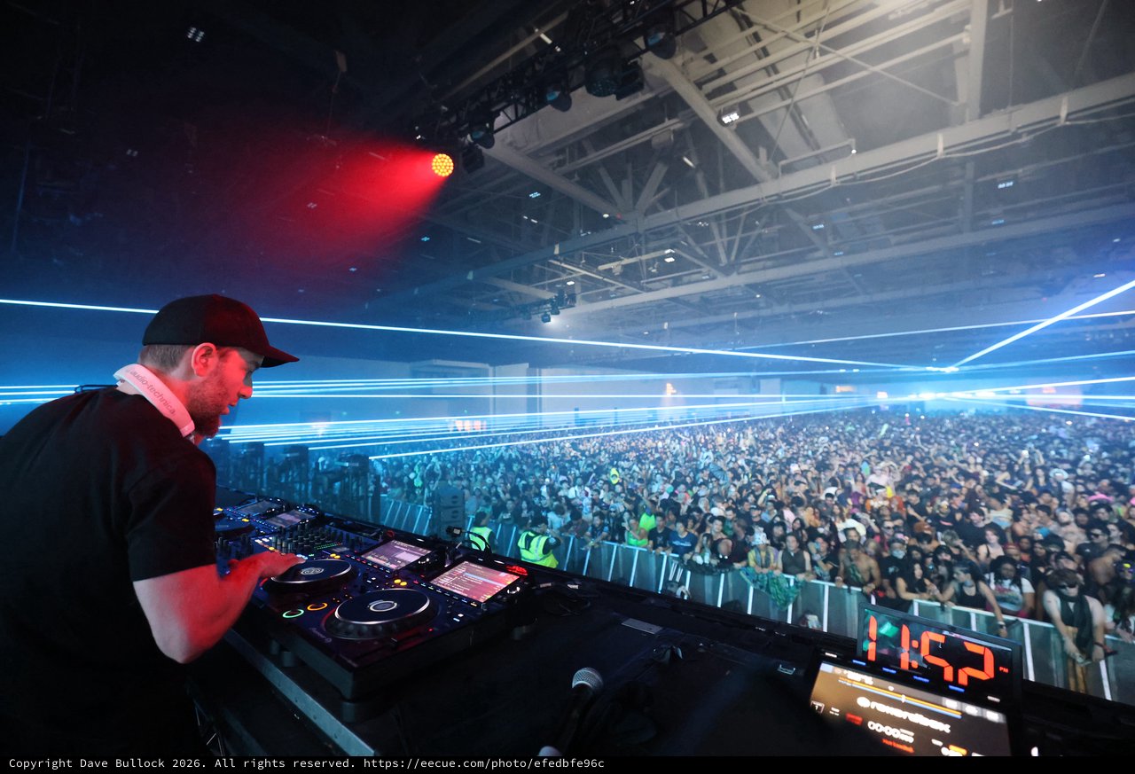 DJ Commands Massive Crowd at Wobbleland Festival 2026