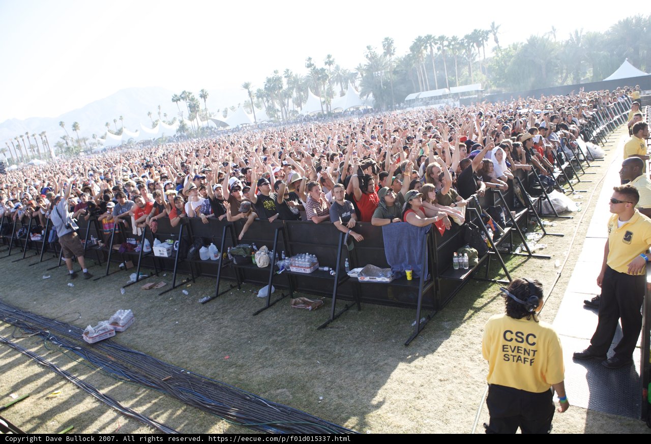 Electric Atmosphere at Coachella Sunday Concert