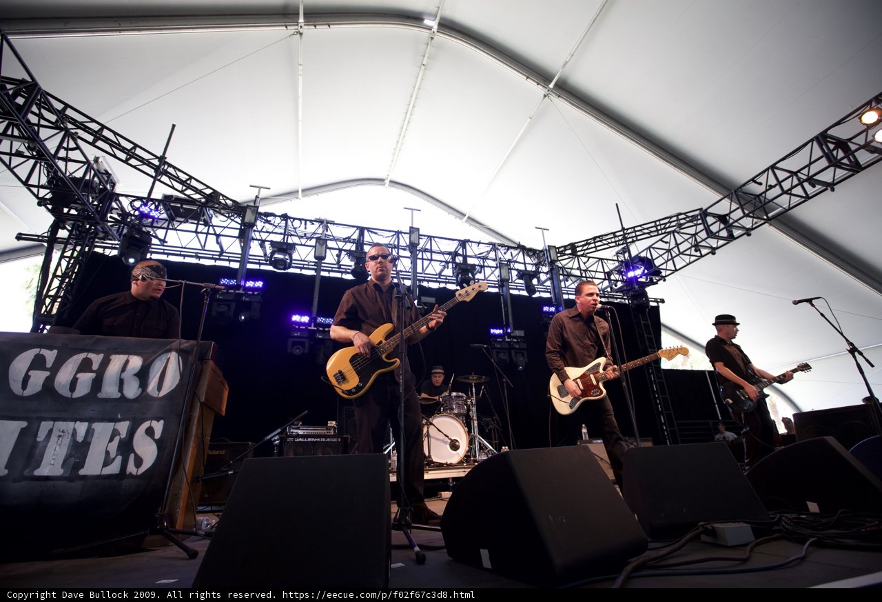 Grog rocks the crowd at Rock on the Range